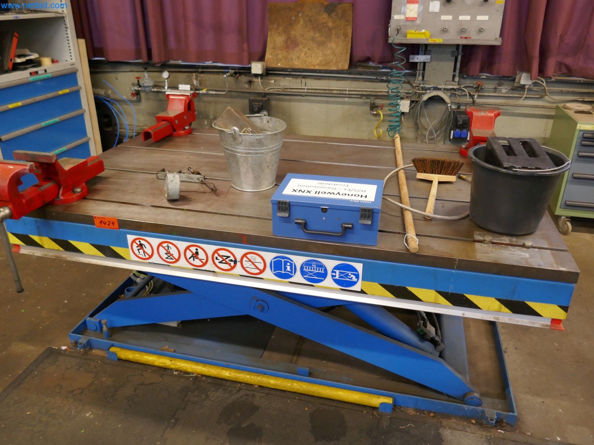 Plants for the production and storage of mineral oil products as well as input and finished products for the production of lubricants-1