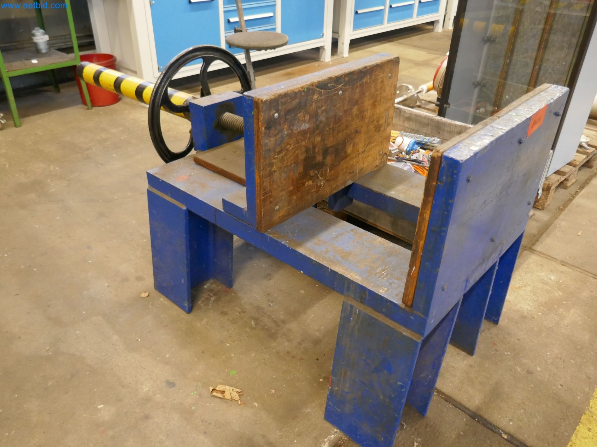 Magazinbestände, Rohöl-/Gas-Öl-/Einsatzpumpen sowie Betriebsausstattung einer Raffinerie-1