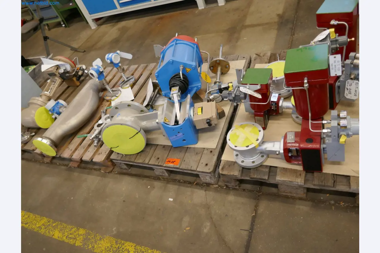 Installations pour la fabrication et le stockage de produits pétroliers ainsi que de produits d'alimentation et de produits finis pour la fabrication de lubrifiants-1