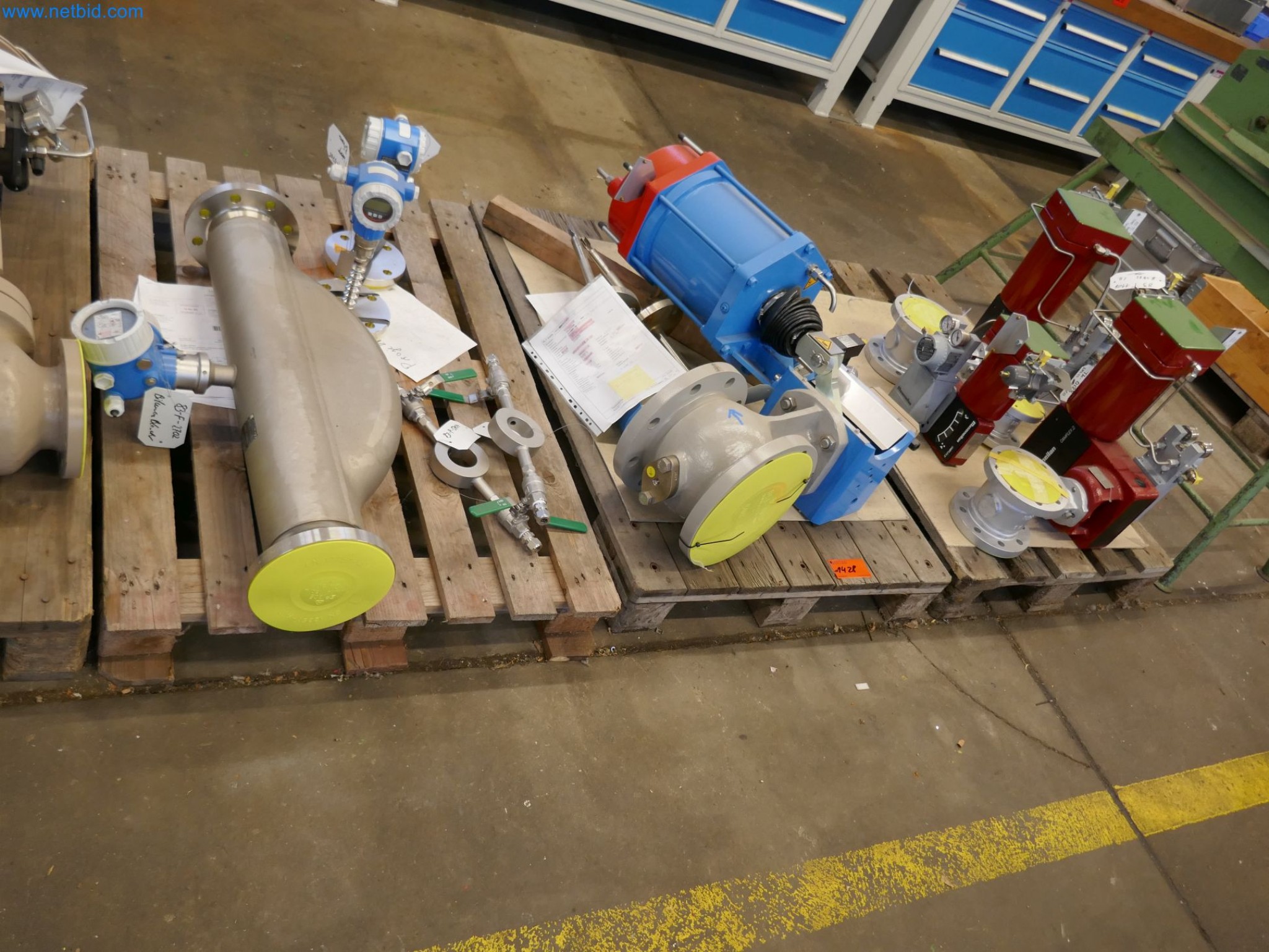 Magazinbestände, Rohöl-/Gas-Öl-/Einsatzpumpen sowie Betriebsausstattung einer Raffinerie-2