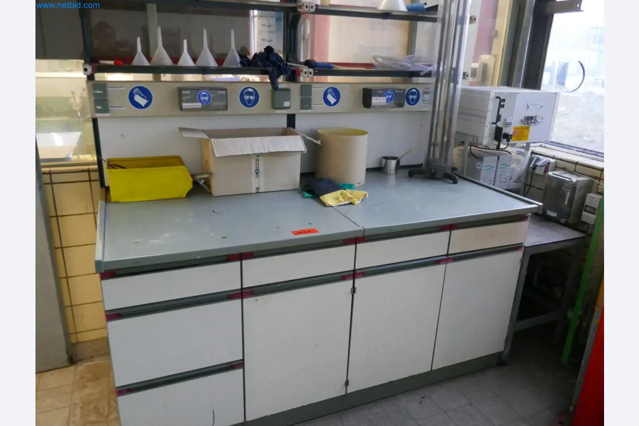 Installations pour la fabrication et le stockage de produits pétroliers ainsi que de produits d'alimentation et de produits finis pour la fabrication de lubrifiants-1