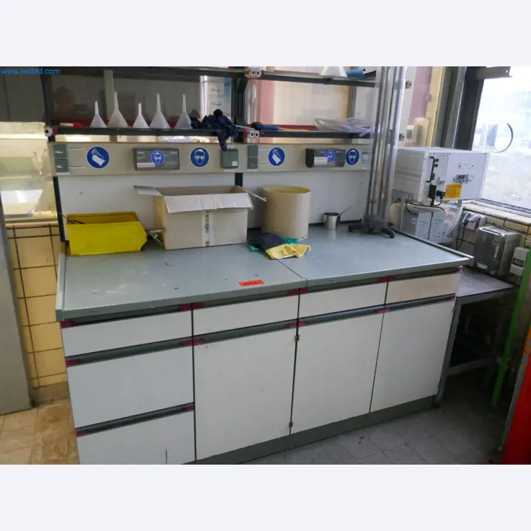 Installations pour la fabrication et le stockage de produits pétroliers ainsi que de produits d'alimentation et de produits finis pour la fabrication de lubrifiants-1