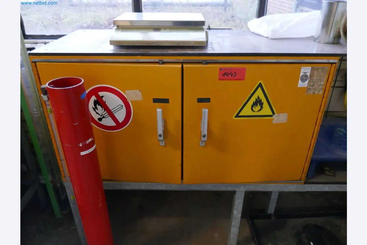 Installations pour la fabrication et le stockage de produits pétroliers ainsi que de produits d'alimentation et de produits finis pour la fabrication de lubrifiants-1