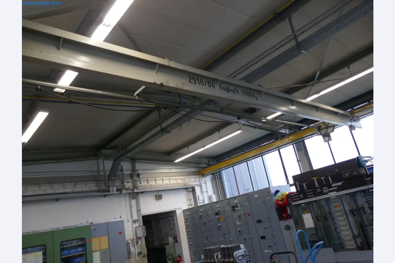 Zakłady produkcji i magazynowania mineralnych produktów olejowych, jak również surowców i produktów gotowych do produkcji smarów.-2