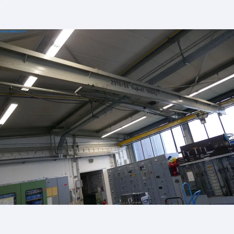 Zakłady produkcji i magazynowania mineralnych produktów olejowych, jak również surowców i produktów gotowych do produkcji smarów.-2