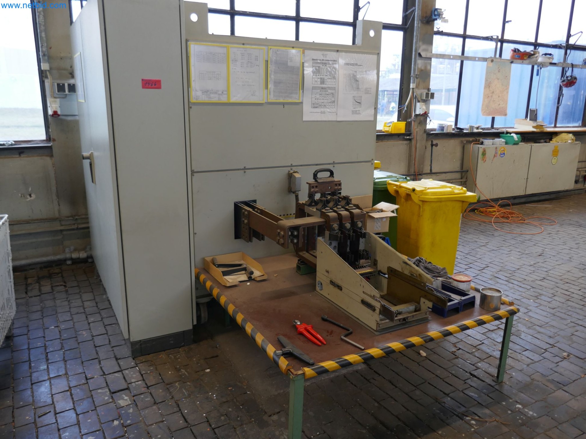 Zakłady produkcji i magazynowania mineralnych produktów olejowych, jak również surowców i produktów gotowych do produkcji smarów.-1