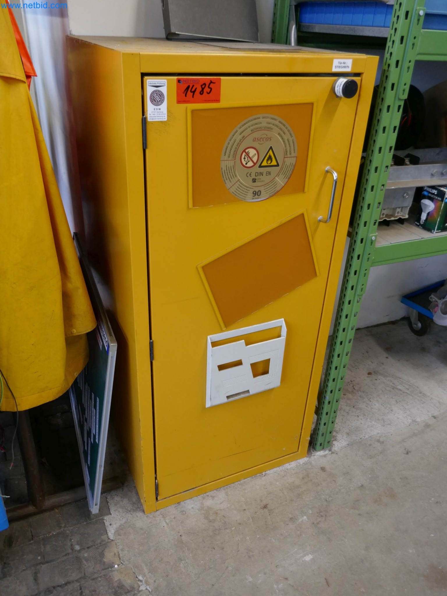 Magazinbestände, Rohöl-/Gas-Öl-/Einsatzpumpen sowie Betriebsausstattung einer Raffinerie-1