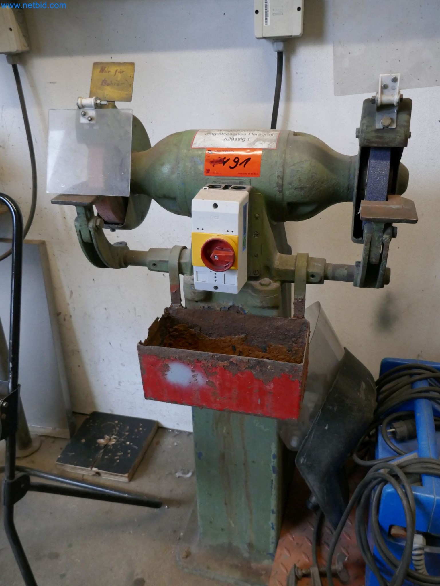 Magazinbestände, Rohöl-/Gas-Öl-/Einsatzpumpen sowie Betriebsausstattung einer Raffinerie-1