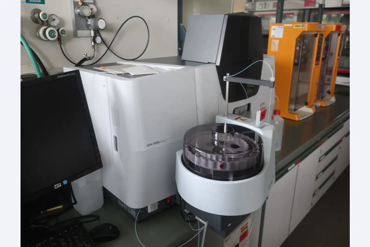 Zakłady produkcji i magazynowania mineralnych produktów olejowych, jak również surowców i produktów gotowych do produkcji smarów.-5