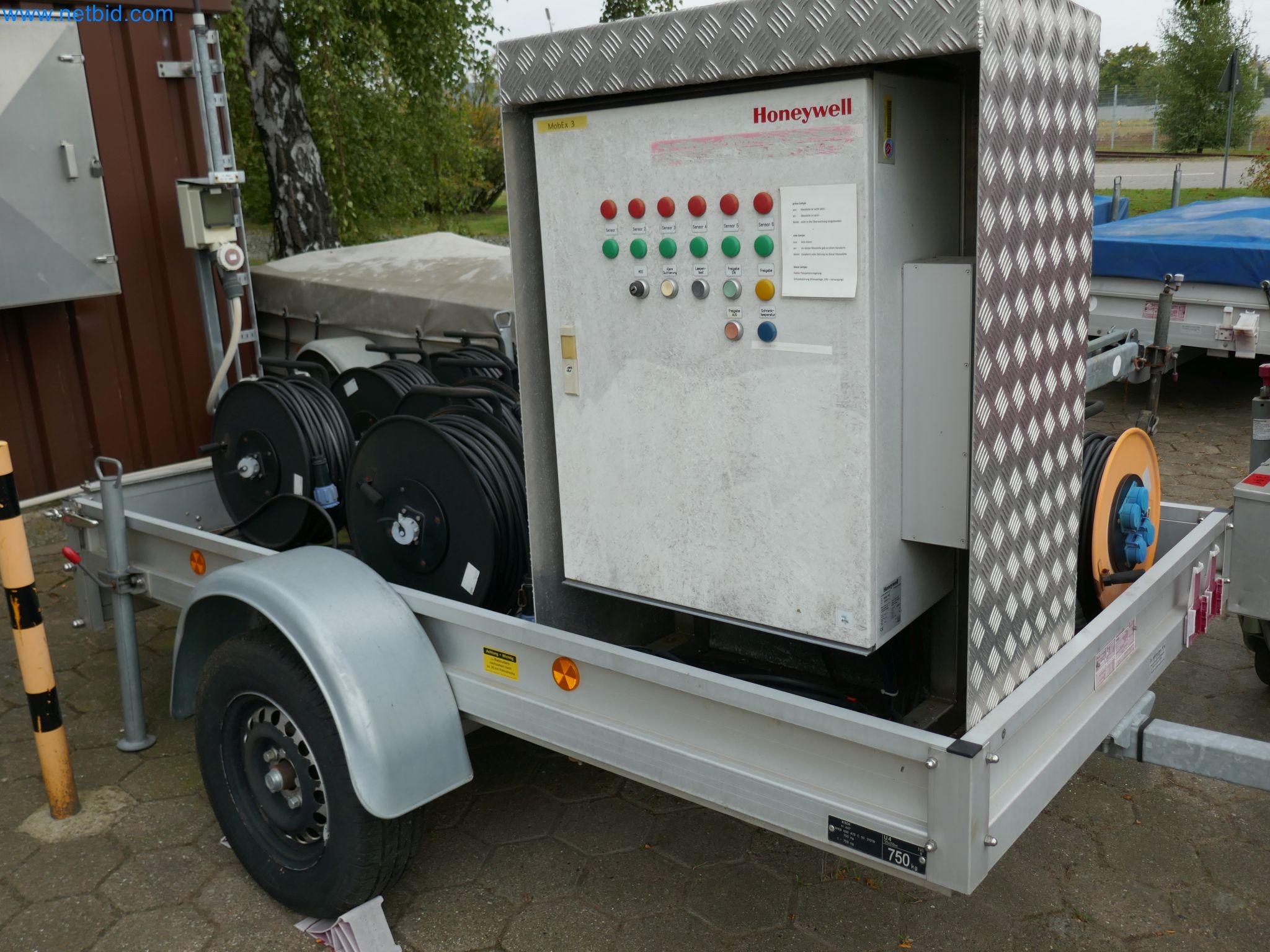 Magazinbestände, Rohöl-/Gas-Öl-/Einsatzpumpen sowie Betriebsausstattung einer Raffinerie-2