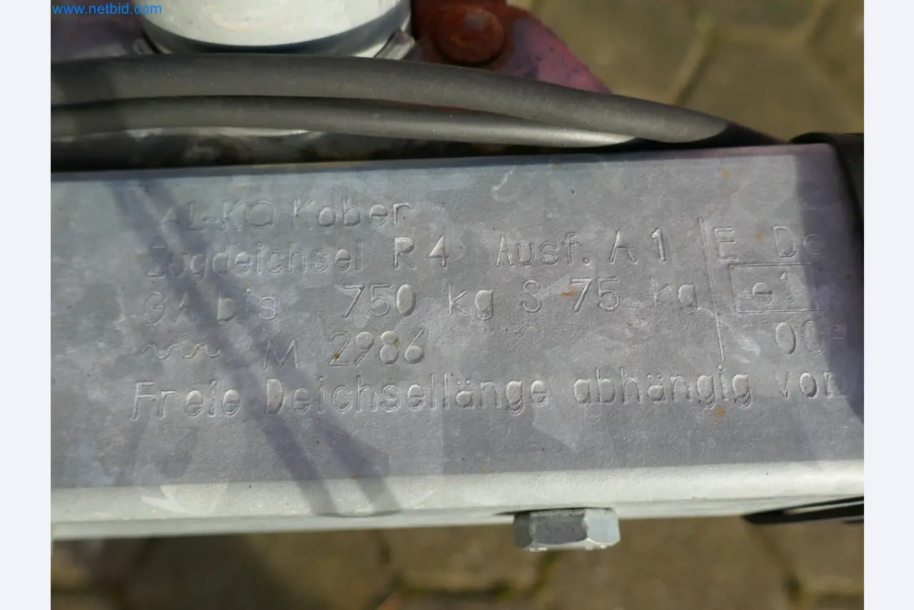 Zakłady produkcji i magazynowania mineralnych produktów olejowych, jak również surowców i produktów gotowych do produkcji smarów.-8