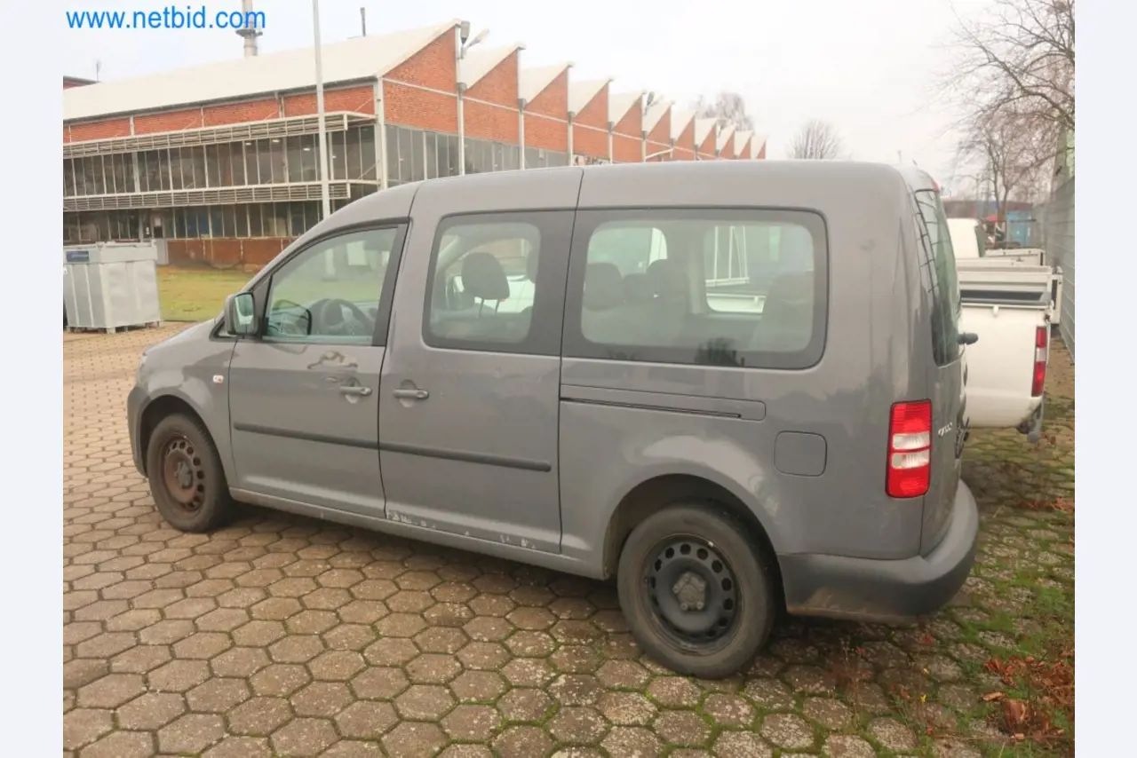 Zakłady produkcji i magazynowania mineralnych produktów olejowych, jak również surowców i produktów gotowych do produkcji smarów.-11