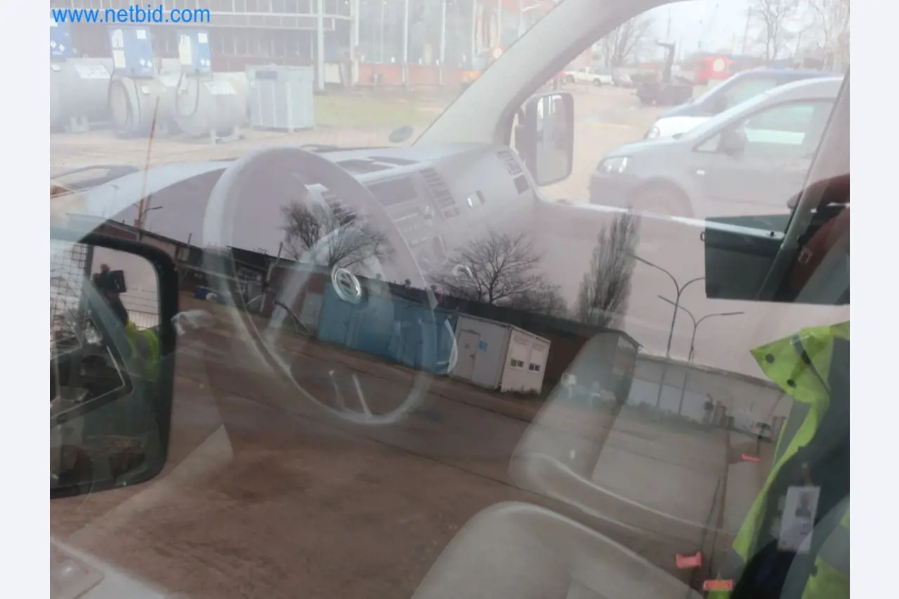 Zakłady produkcji i magazynowania mineralnych produktów olejowych, jak również surowców i produktów gotowych do produkcji smarów.-9