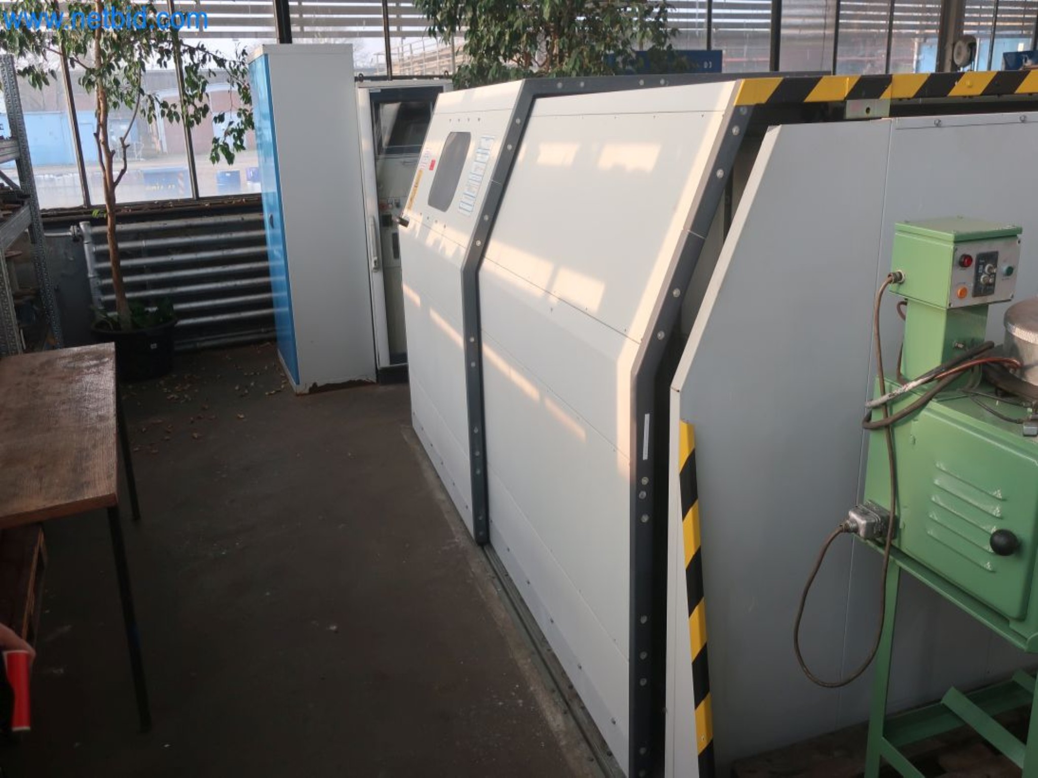 Plants for the production and storage of mineral oil products as well as input and finished products for the production of lubricants-1