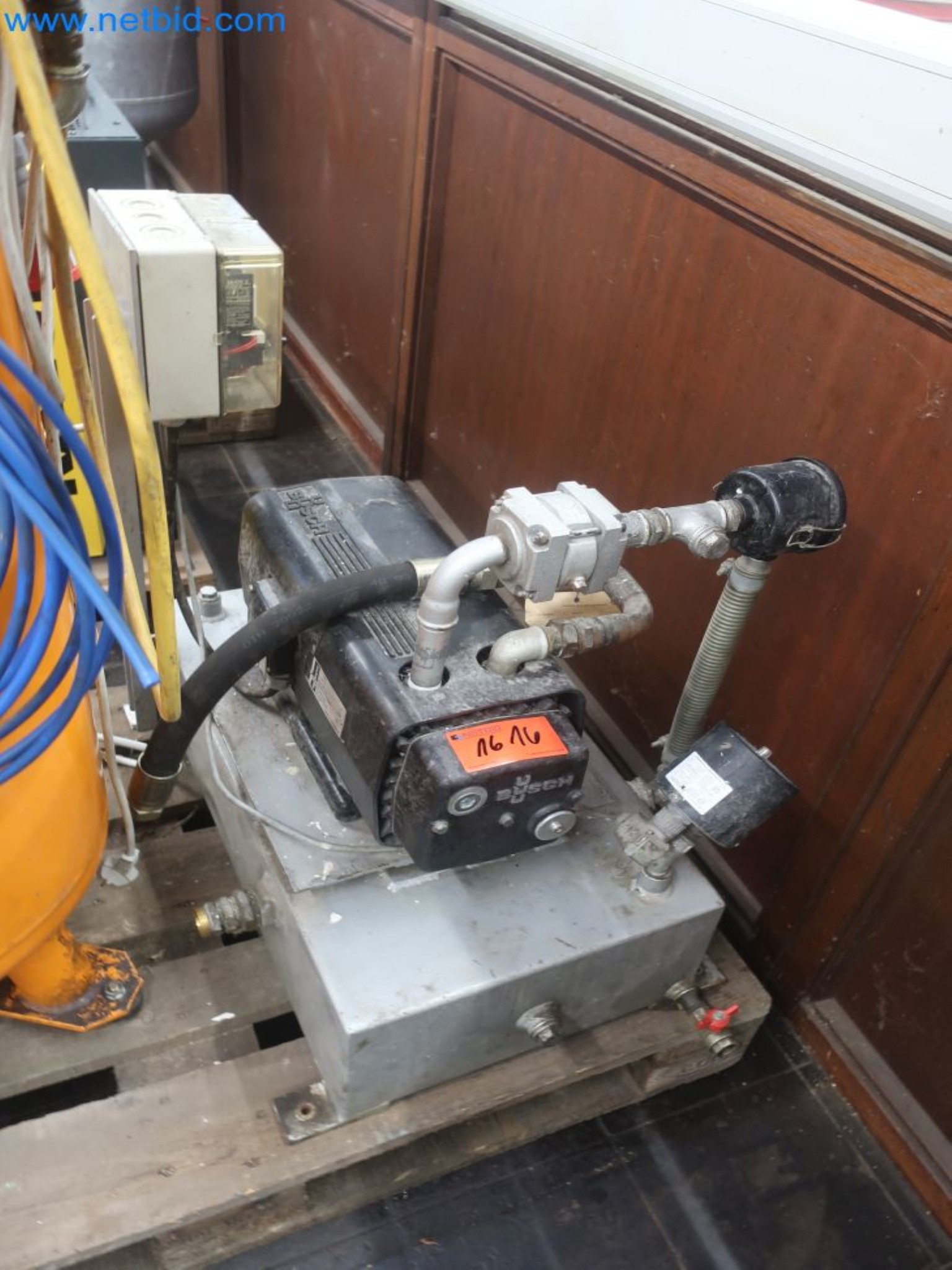 Magazinbestände, Rohöl-/Gas-Öl-/Einsatzpumpen sowie Betriebsausstattung einer Raffinerie-1