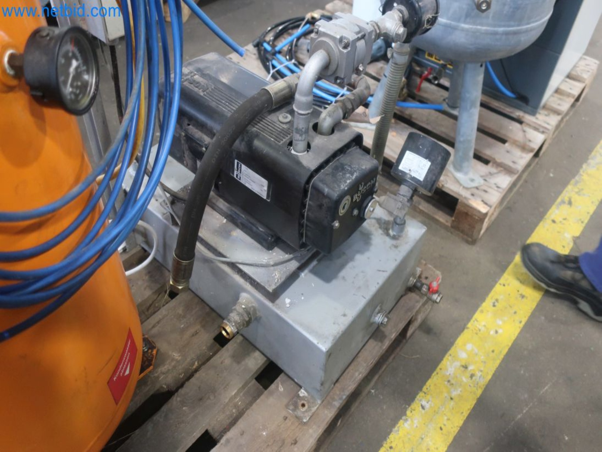 Magazinbestände, Rohöl-/Gas-Öl-/Einsatzpumpen sowie Betriebsausstattung einer Raffinerie-2