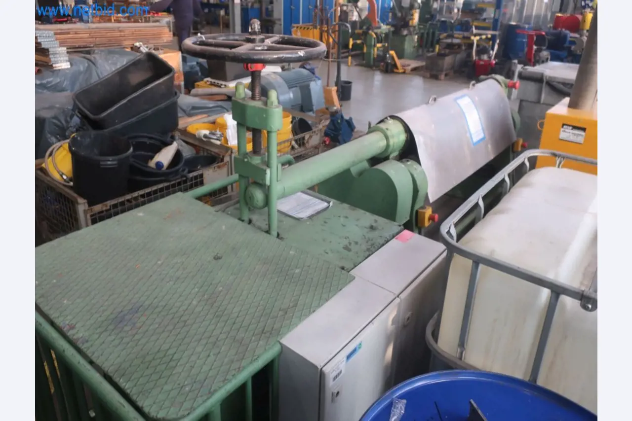 Zakłady produkcji i magazynowania mineralnych produktów olejowych, jak również surowców i produktów gotowych do produkcji smarów.-1