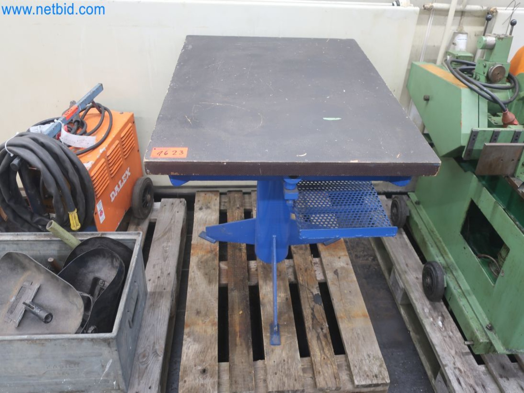 Magazinbestände, Rohöl-/Gas-Öl-/Einsatzpumpen sowie Betriebsausstattung einer Raffinerie-1