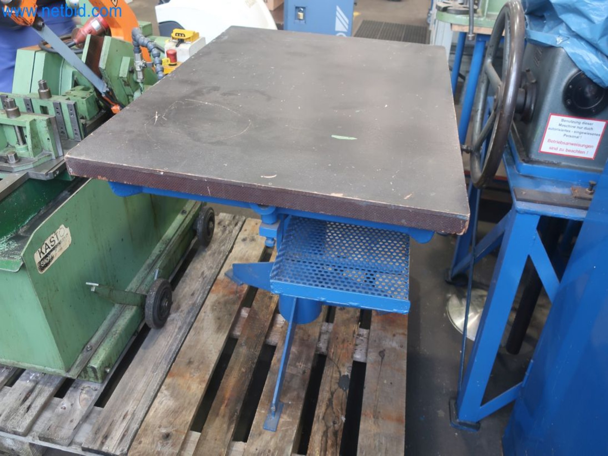 Magazinbestände, Rohöl-/Gas-Öl-/Einsatzpumpen sowie Betriebsausstattung einer Raffinerie-2