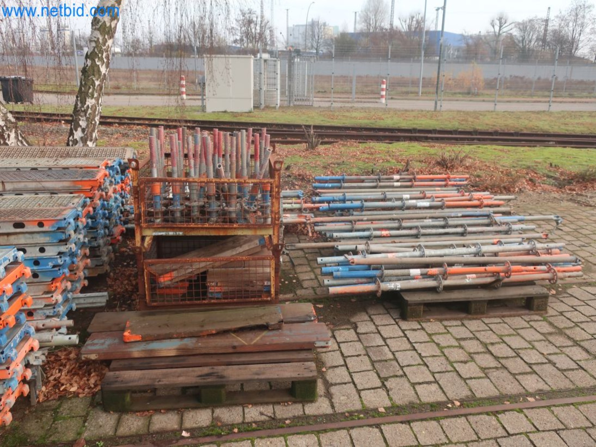 Plants for the production and storage of mineral oil products as well as input and finished products for the production of lubricants-3