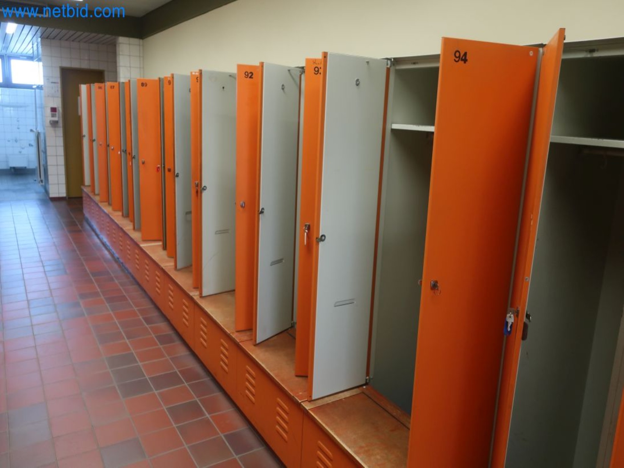 Magazinbestände, Rohöl-/Gas-Öl-/Einsatzpumpen sowie Betriebsausstattung einer Raffinerie-1