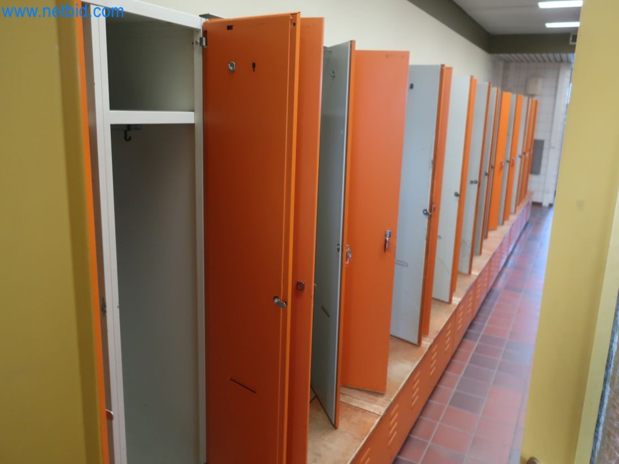 Magazinbestände, Rohöl-/Gas-Öl-/Einsatzpumpen sowie Betriebsausstattung einer Raffinerie-2