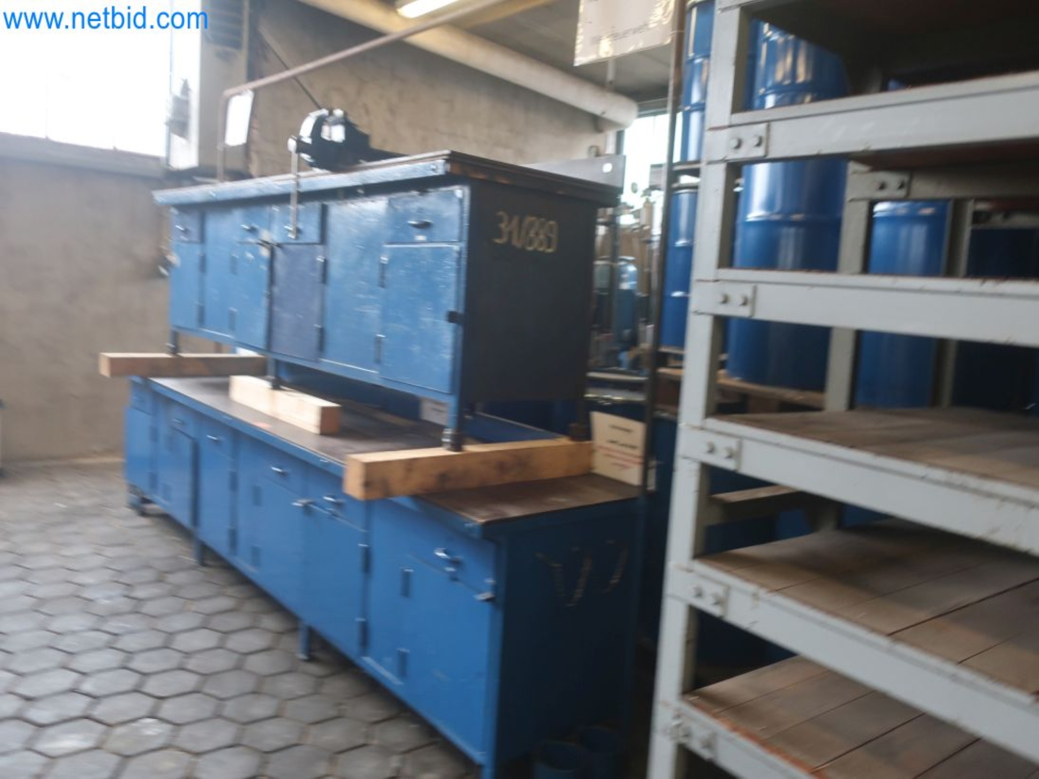 Installations pour la fabrication et le stockage de produits pétroliers ainsi que de produits d'alimentation et de produits finis pour la fabrication de lubrifiants-1