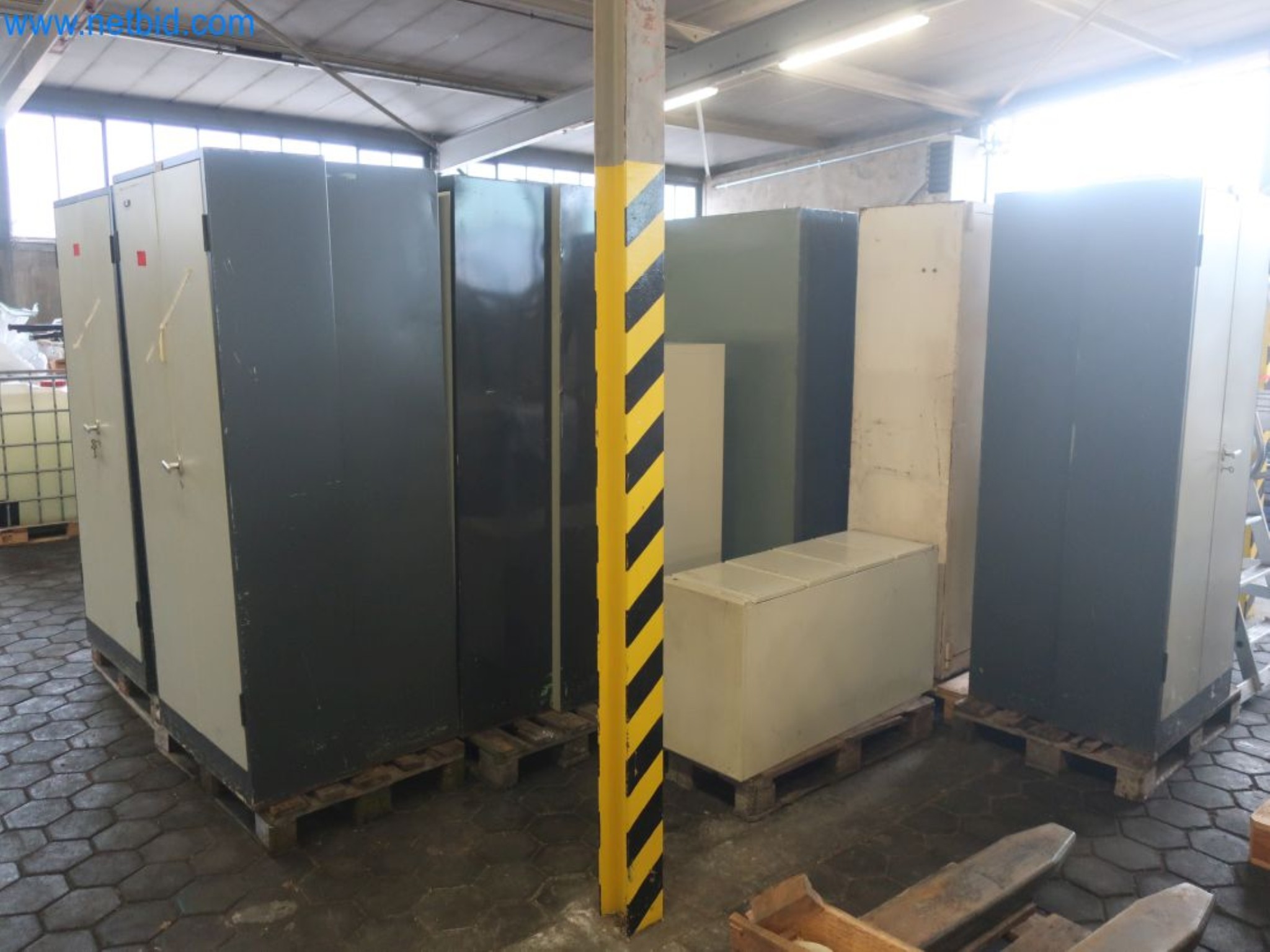 Plants for the production and storage of mineral oil products as well as input and finished products for the production of lubricants-1