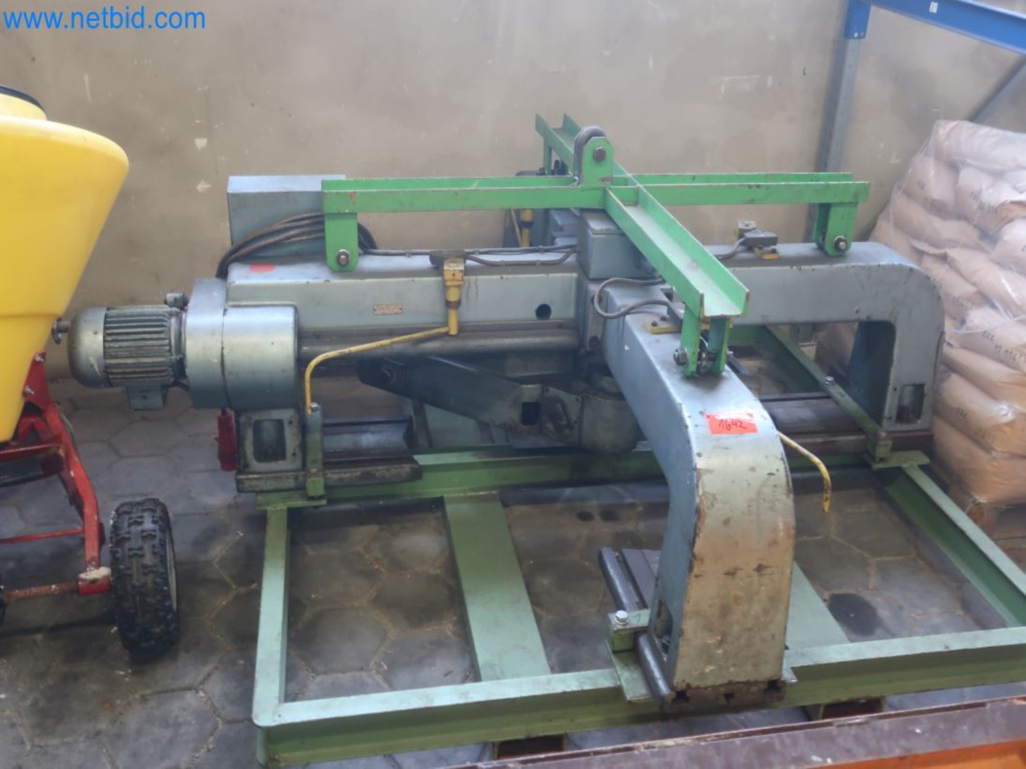 Plants for the production and storage of mineral oil products as well as input and finished products for the production of lubricants-1