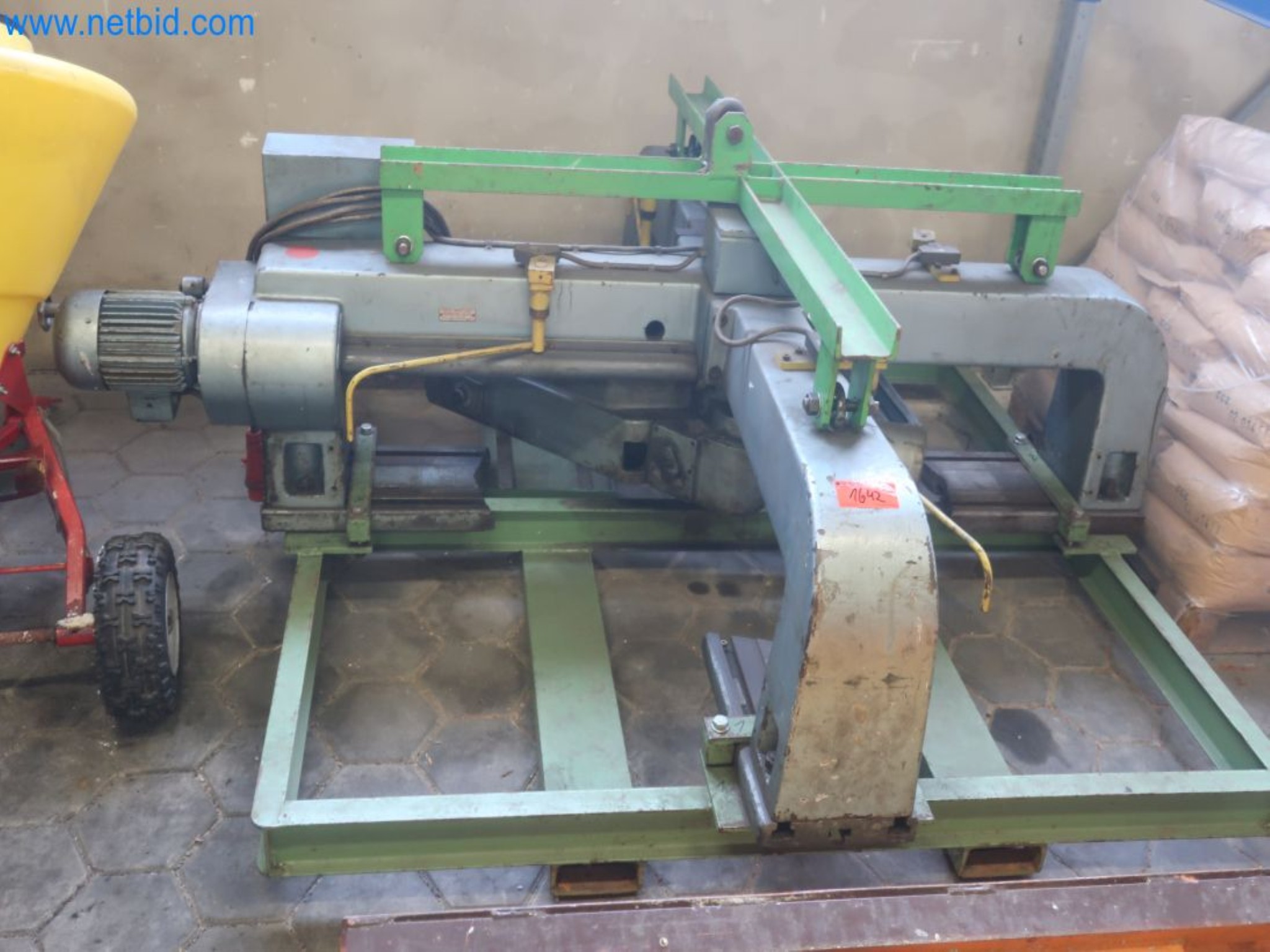 Plants for the production and storage of mineral oil products as well as input and finished products for the production of lubricants-3