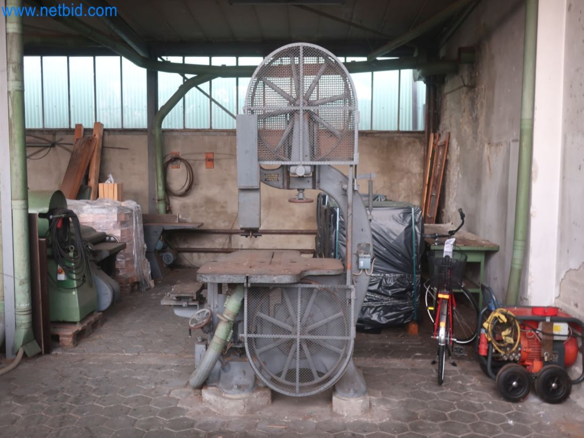 Závody na výrobu a skladování produktů z minerálních olejů, jakož i vstupů a hotových výrobků pro výrobu maziv.-11