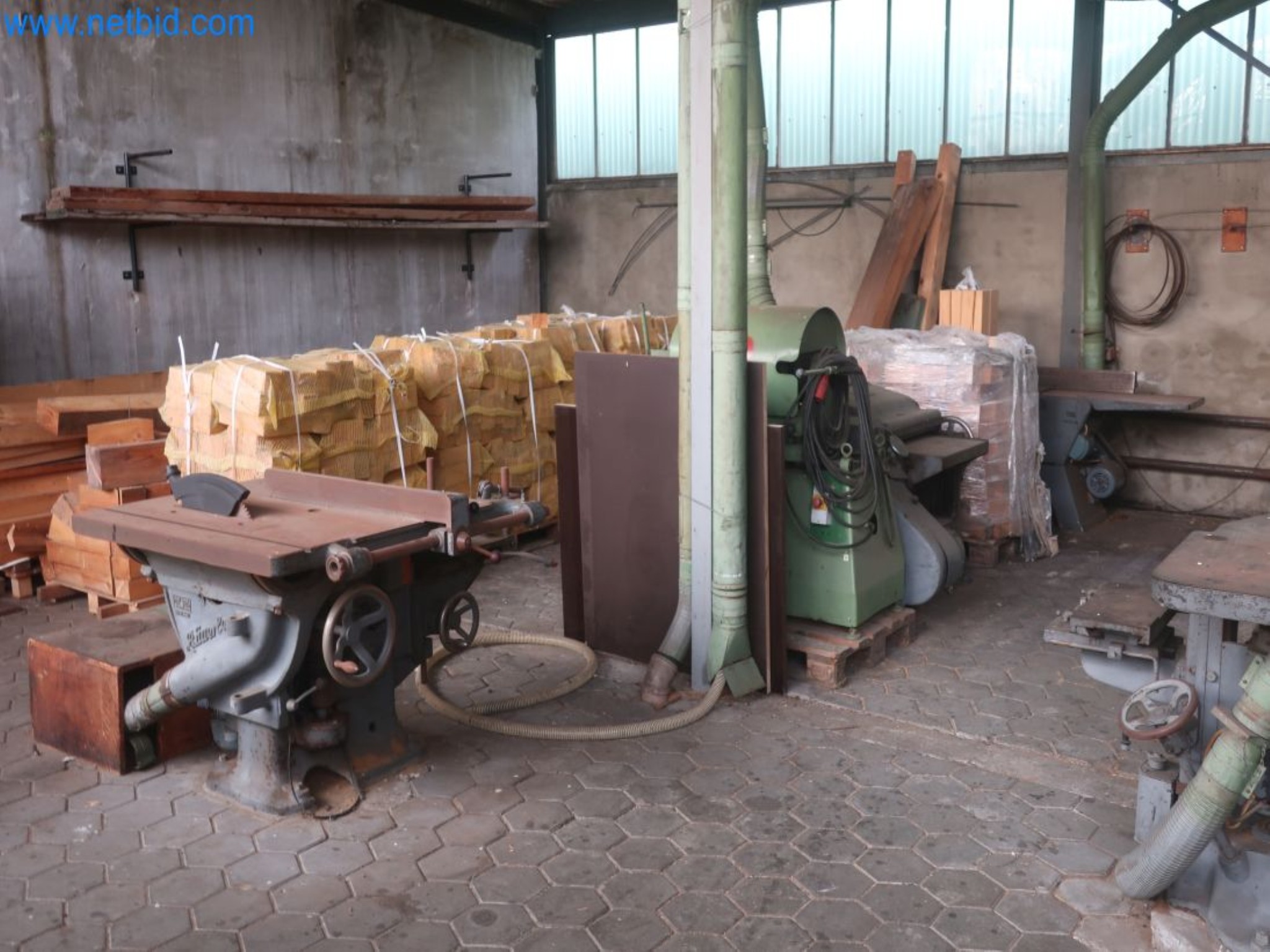 Závody na výrobu a skladování produktů z minerálních olejů, jakož i vstupů a hotových výrobků pro výrobu maziv.-12