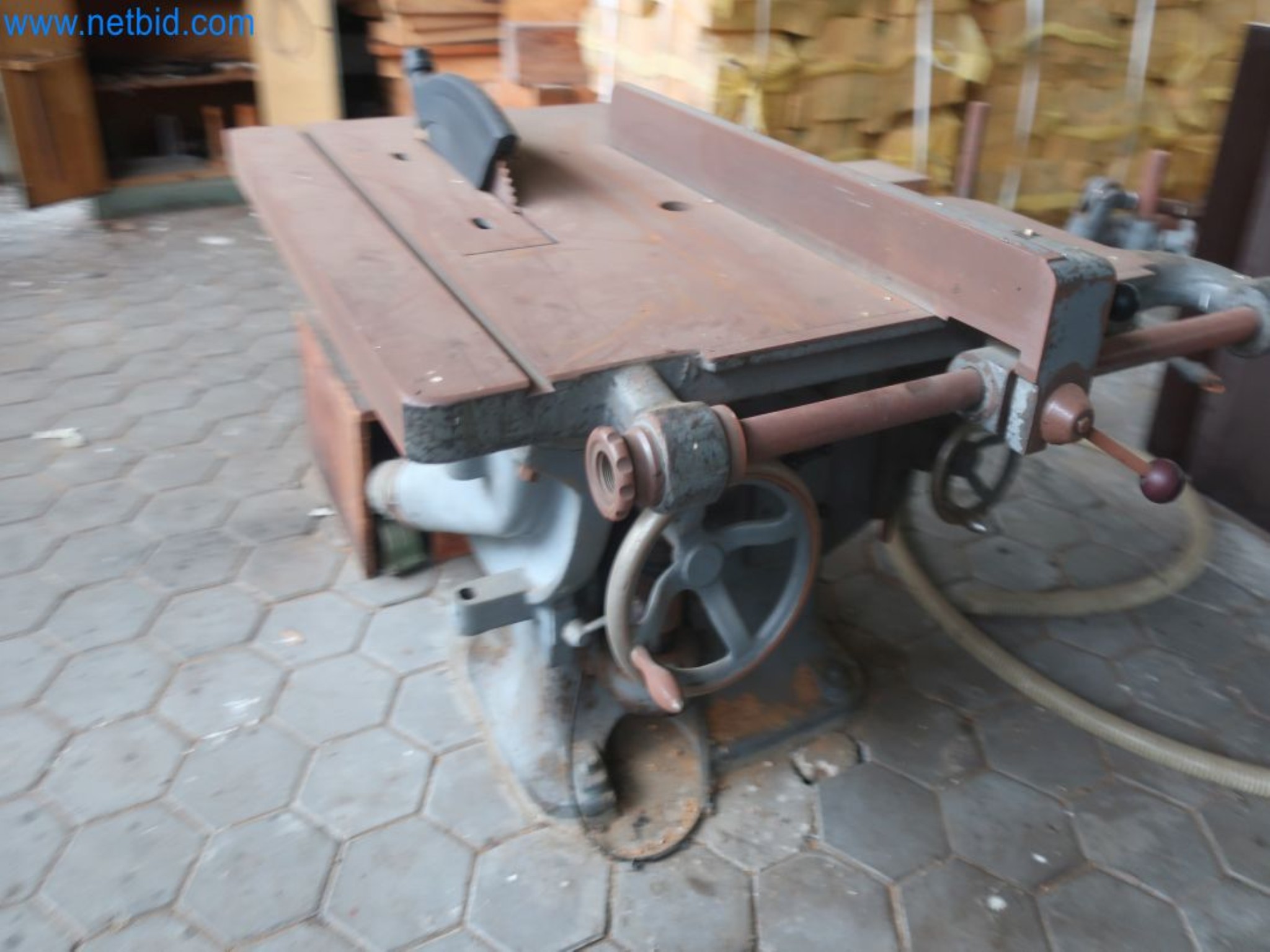 Závody na výrobu a skladování produktů z minerálních olejů, jakož i vstupů a hotových výrobků pro výrobu maziv.-14