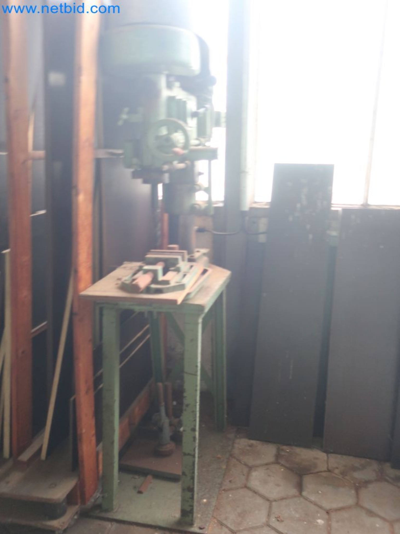 Závody na výrobu a skladování produktů z minerálních olejů, jakož i vstupů a hotových výrobků pro výrobu maziv.-16