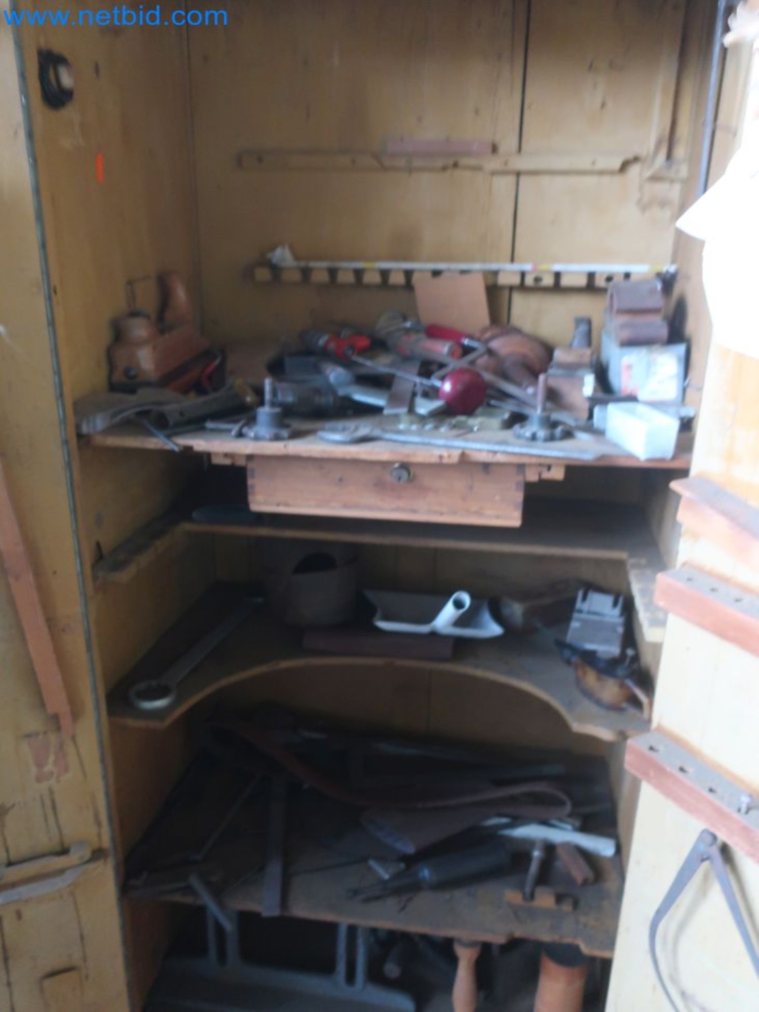 Závody na výrobu a skladování produktů z minerálních olejů, jakož i vstupů a hotových výrobků pro výrobu maziv.-20