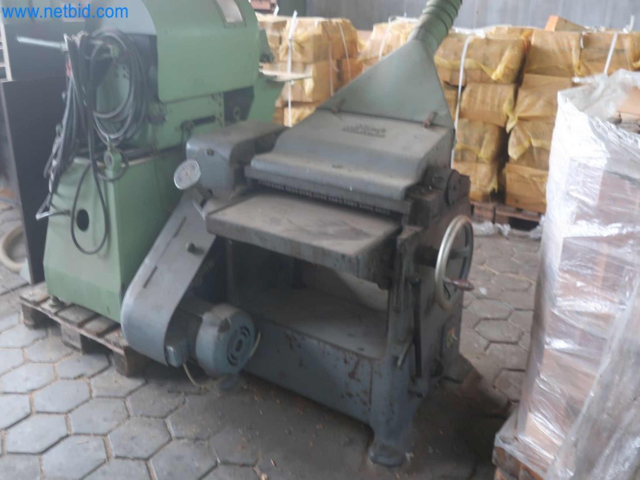 Závody na výrobu a skladování produktů z minerálních olejů, jakož i vstupů a hotových výrobků pro výrobu maziv.-4