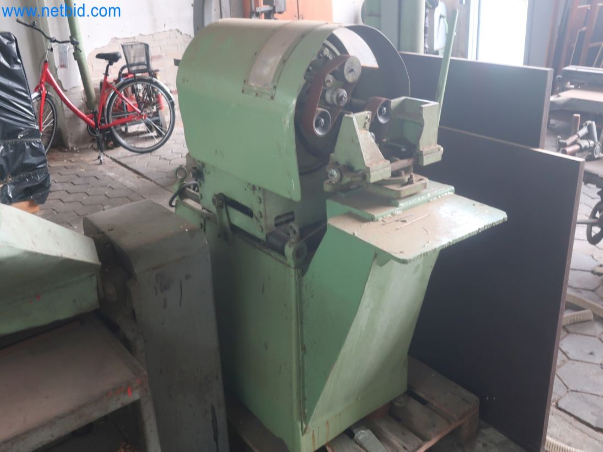 Závody na výrobu a skladování produktů z minerálních olejů, jakož i vstupů a hotových výrobků pro výrobu maziv.-6