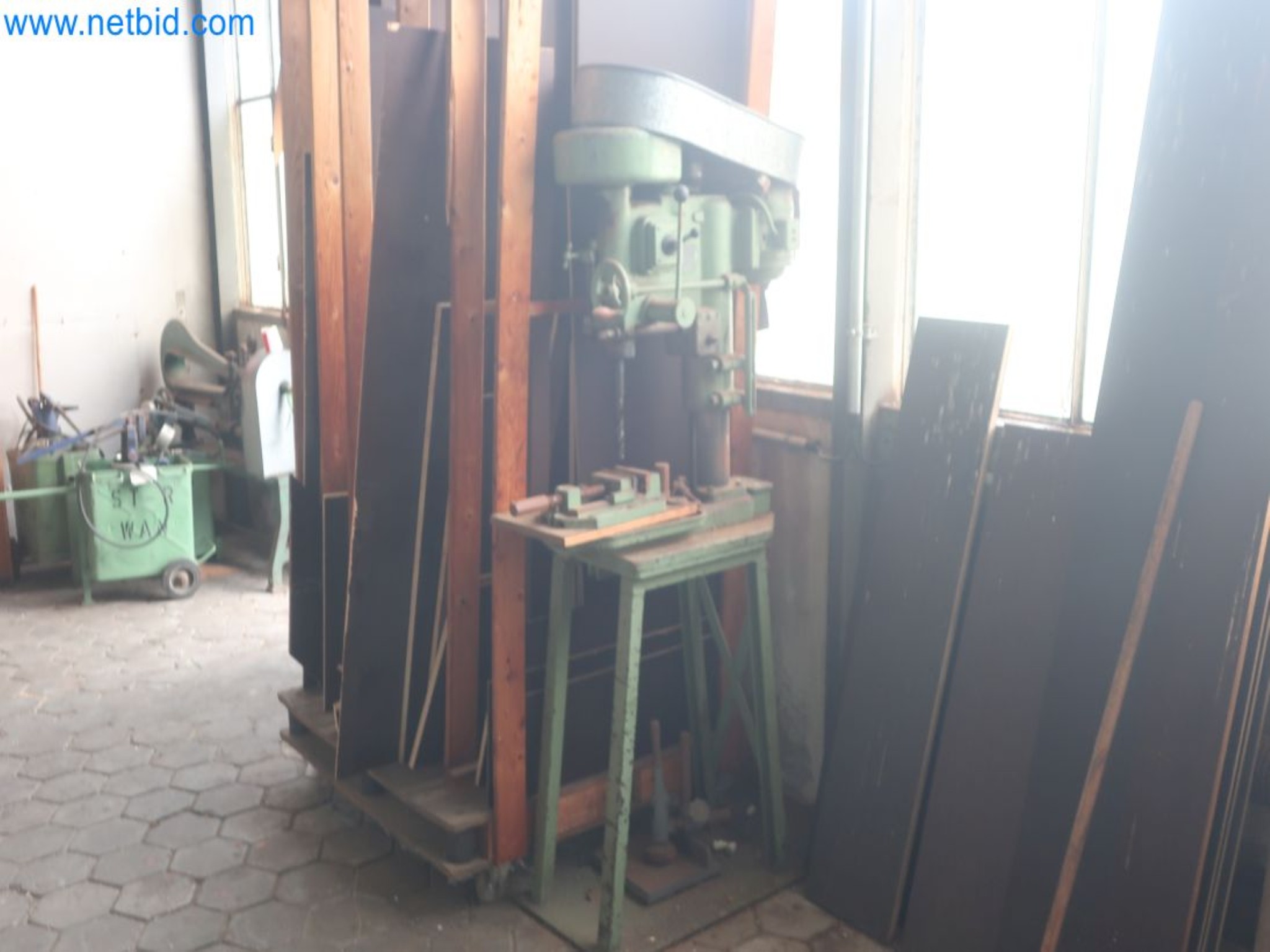 Závody na výrobu a skladování produktů z minerálních olejů, jakož i vstupů a hotových výrobků pro výrobu maziv.-8