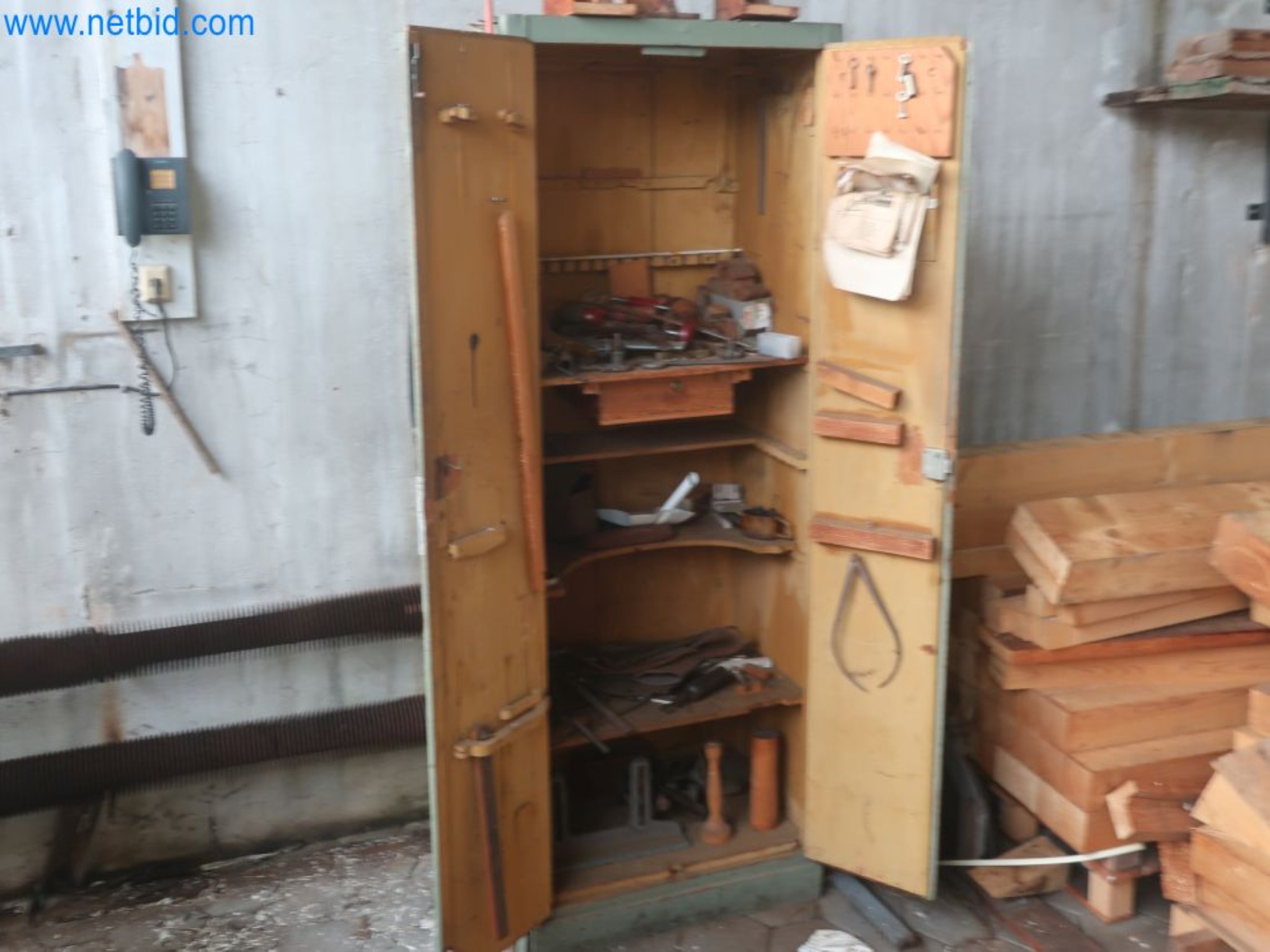 Závody na výrobu a skladování produktů z minerálních olejů, jakož i vstupů a hotových výrobků pro výrobu maziv.-9