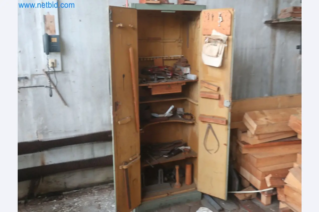 Plantas de producción y almacenamiento de productos derivados del petróleo, así como de insumos y productos acabados para la fabricación de lubricantes.-9