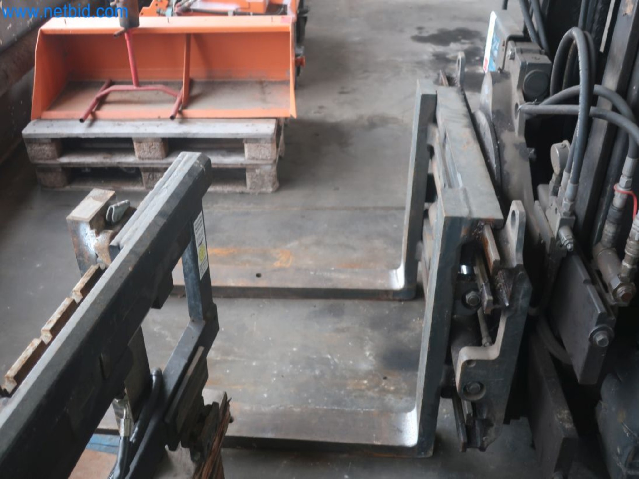 Plants for the production and storage of mineral oil products as well as input and finished products for the production of lubricants-5