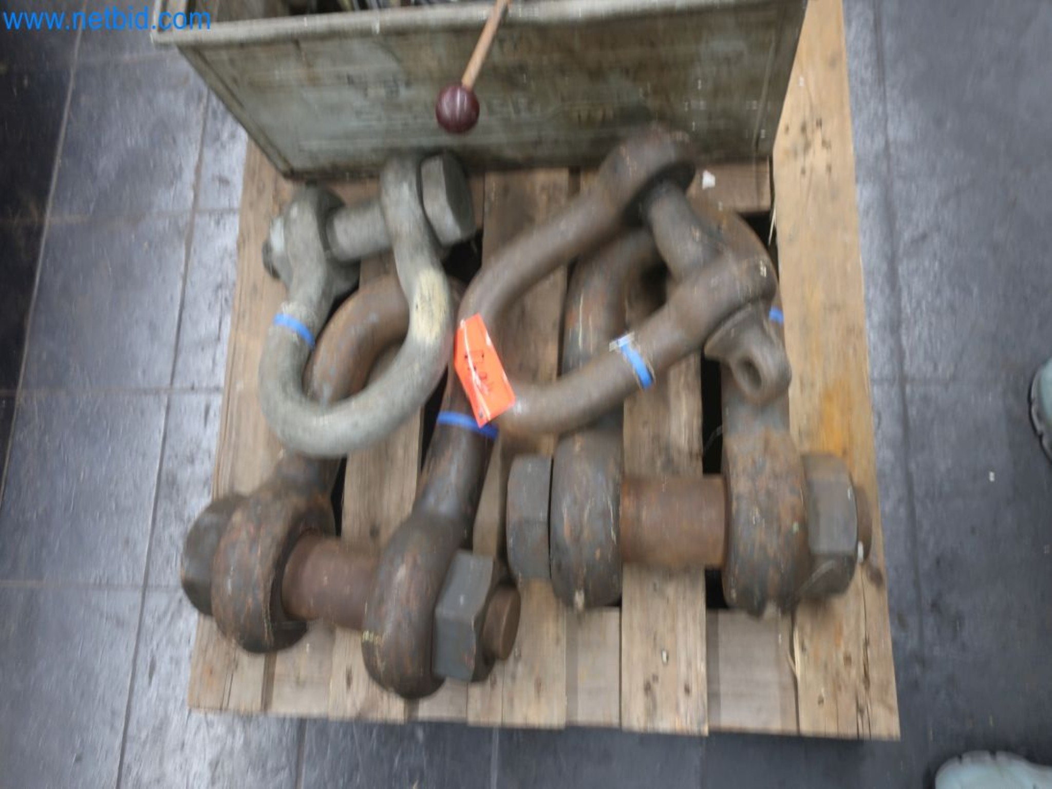 Magazinbestände, Rohöl-/Gas-Öl-/Einsatzpumpen sowie Betriebsausstattung einer Raffinerie-1