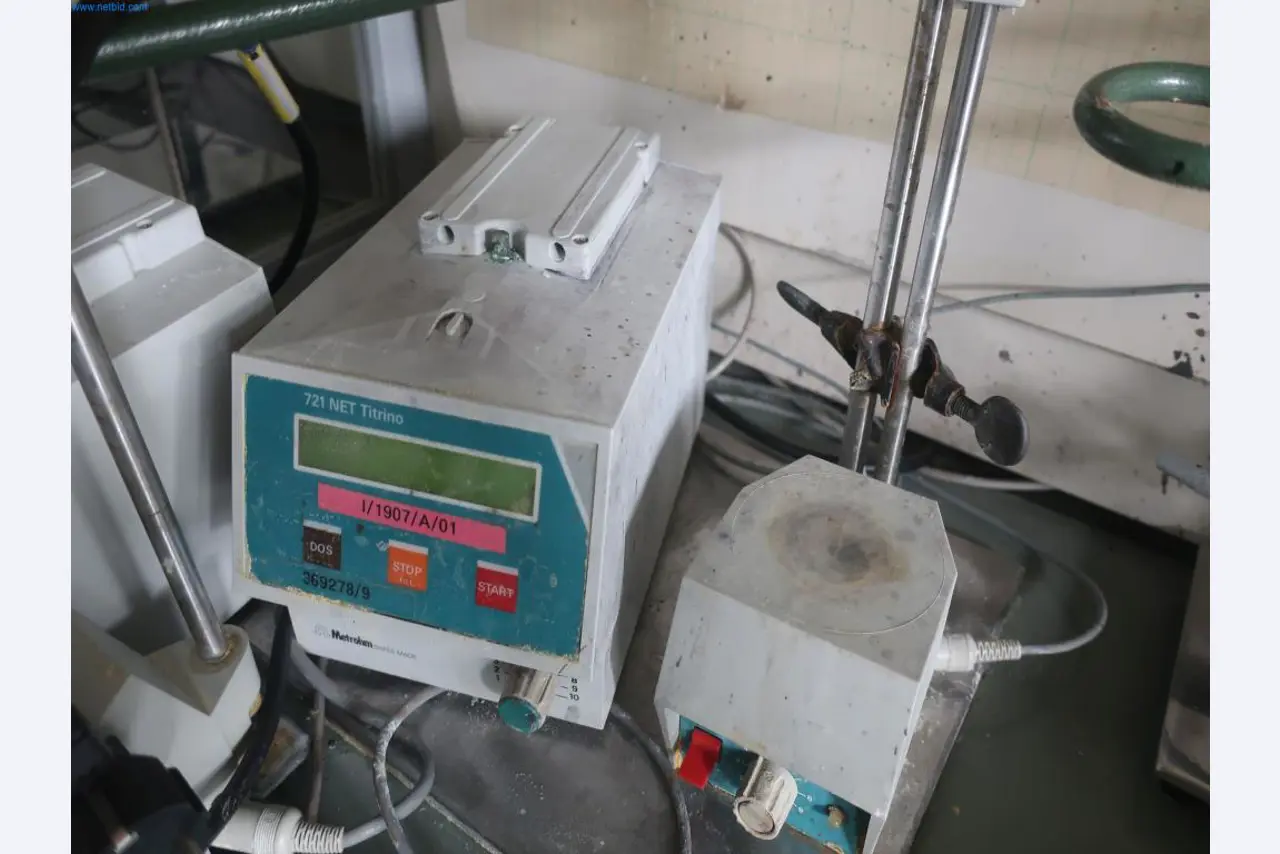 Magazine stocks, crude oil/gas/oil pumps and operating equipment of a refinery-3