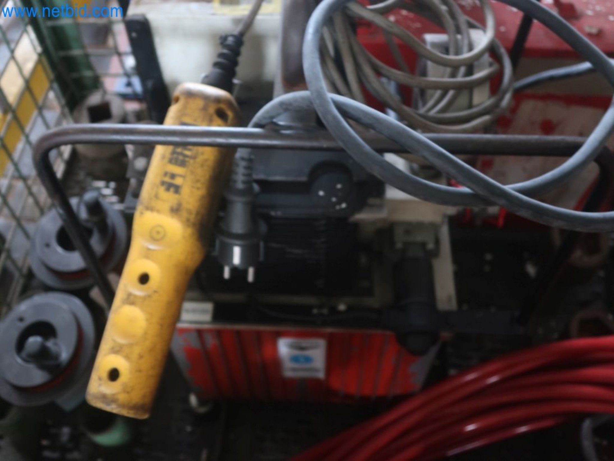 Magazinbestände, Rohöl-/Gas-Öl-/Einsatzpumpen sowie Betriebsausstattung einer Raffinerie-2