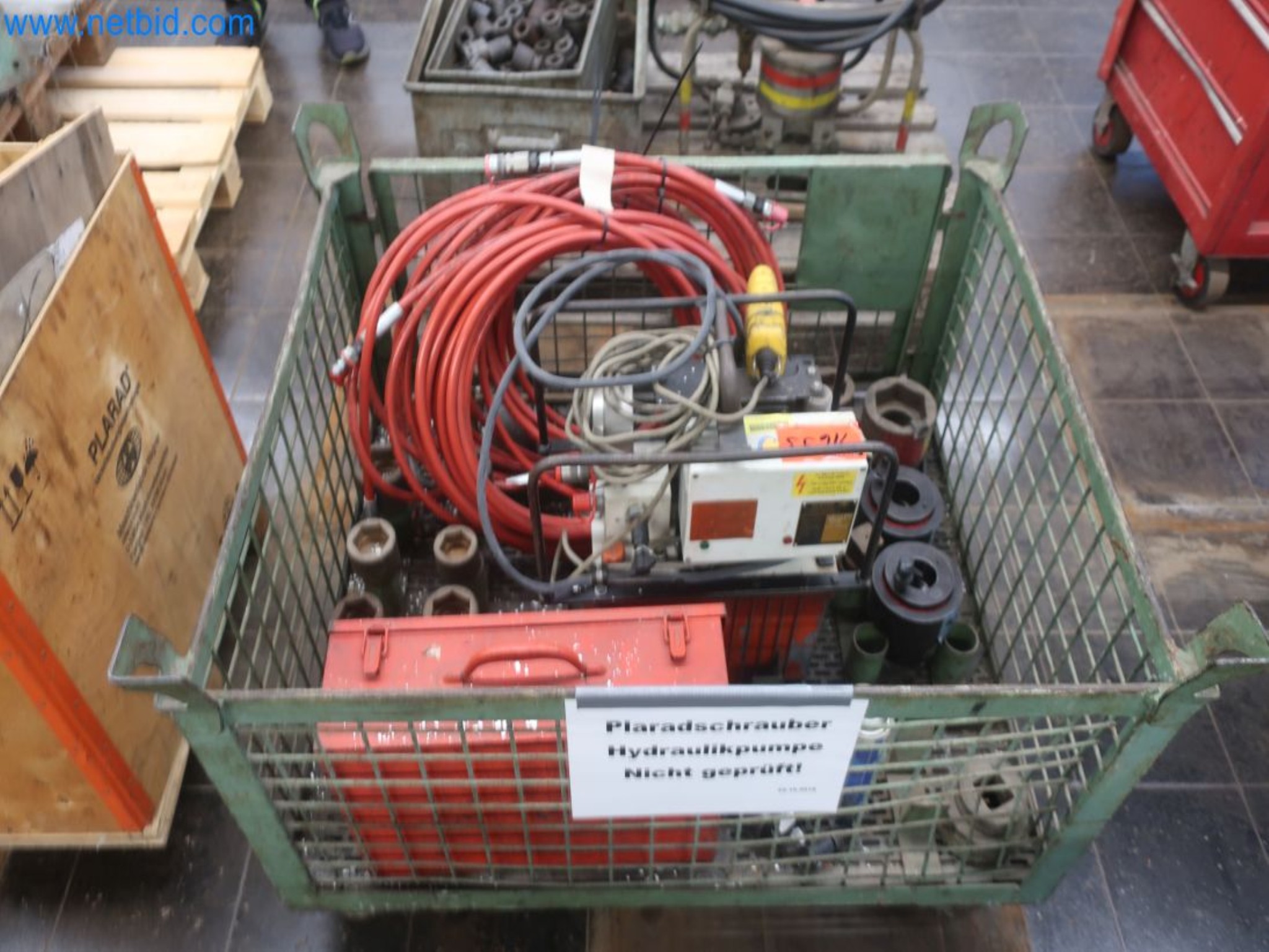 Magazinbestände, Rohöl-/Gas-Öl-/Einsatzpumpen sowie Betriebsausstattung einer Raffinerie-8