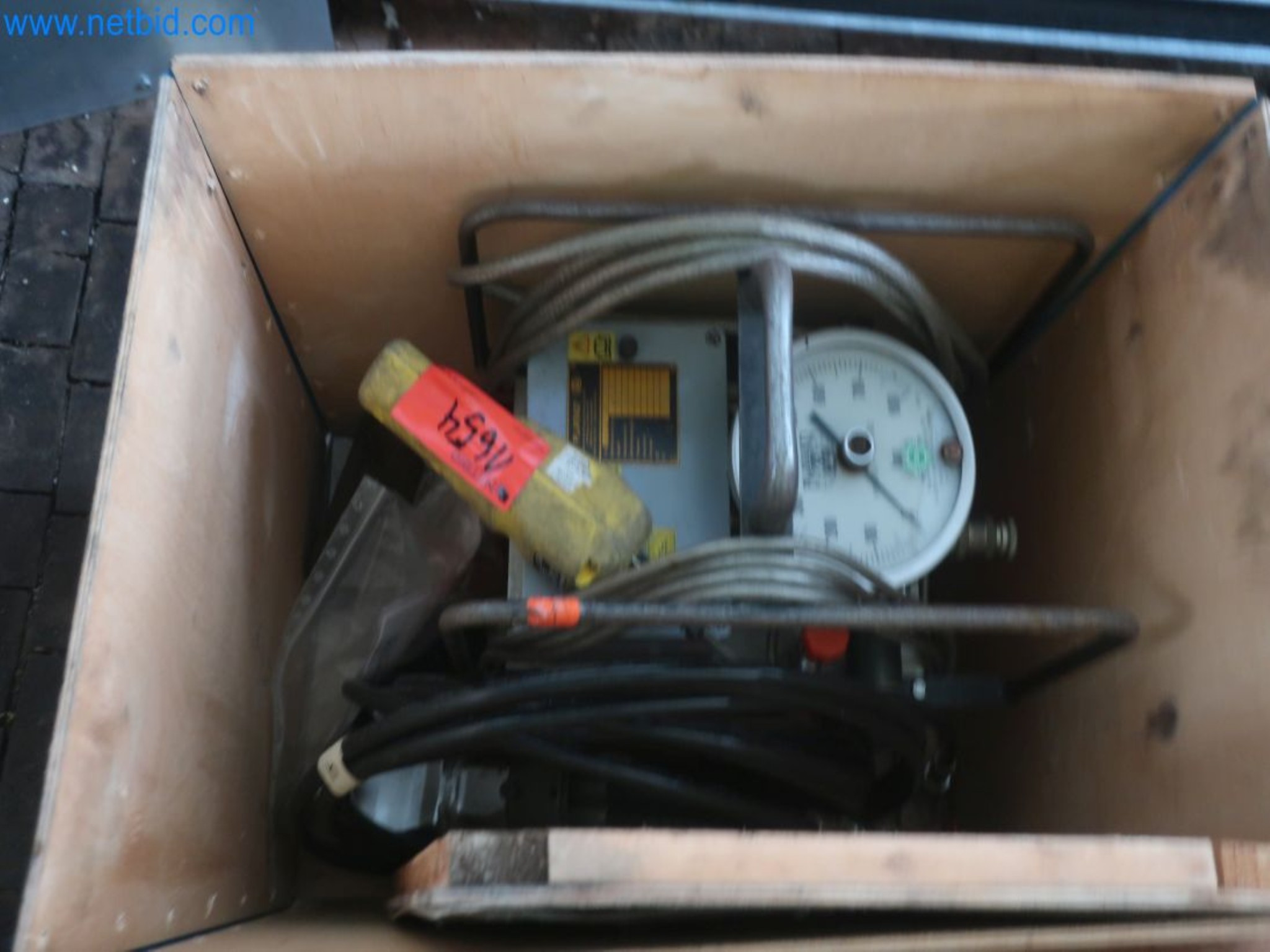 Magazinbestände, Rohöl-/Gas-Öl-/Einsatzpumpen sowie Betriebsausstattung einer Raffinerie-1