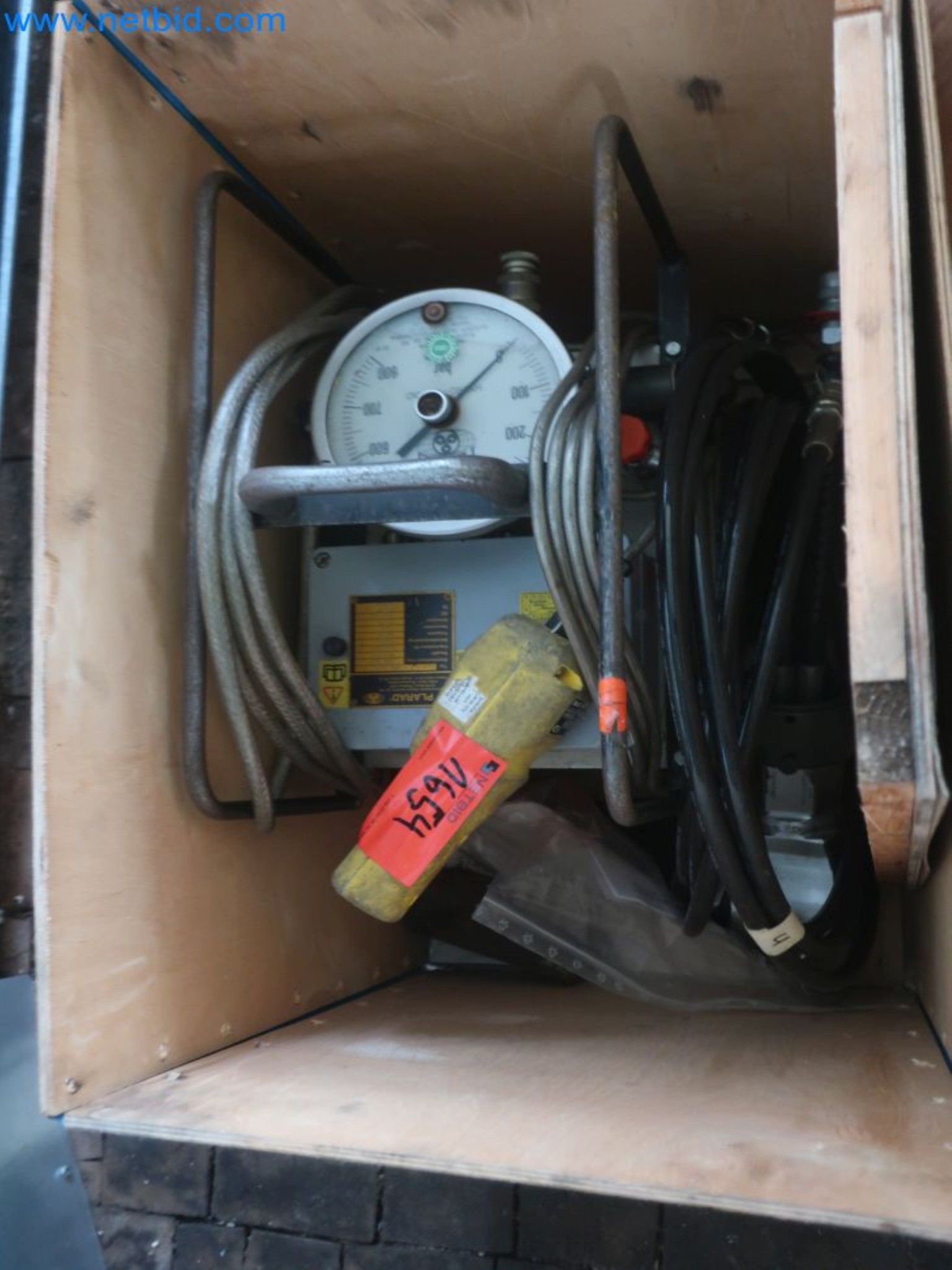 Magazinbestände, Rohöl-/Gas-Öl-/Einsatzpumpen sowie Betriebsausstattung einer Raffinerie-2