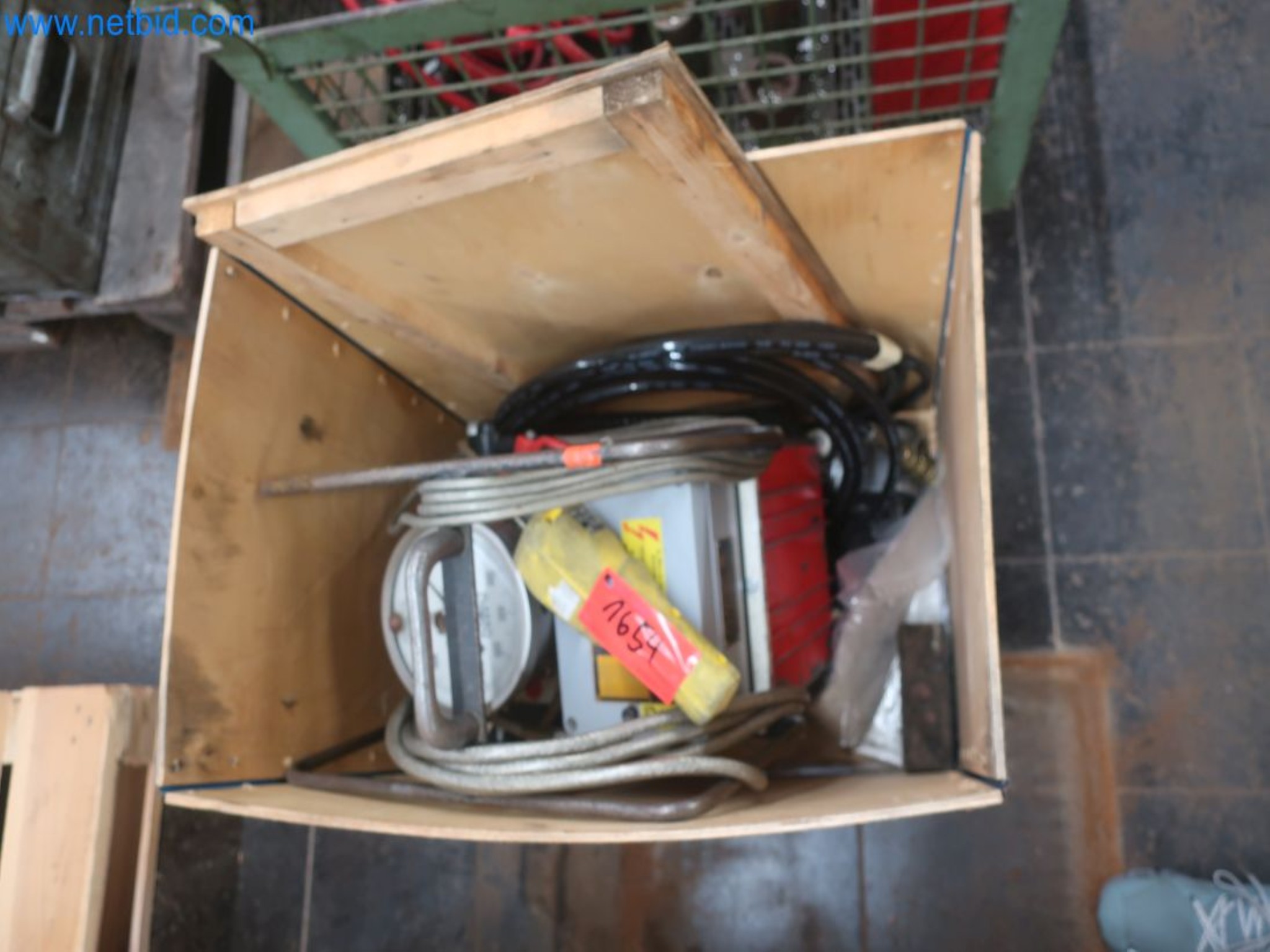 Magazinbestände, Rohöl-/Gas-Öl-/Einsatzpumpen sowie Betriebsausstattung einer Raffinerie-3