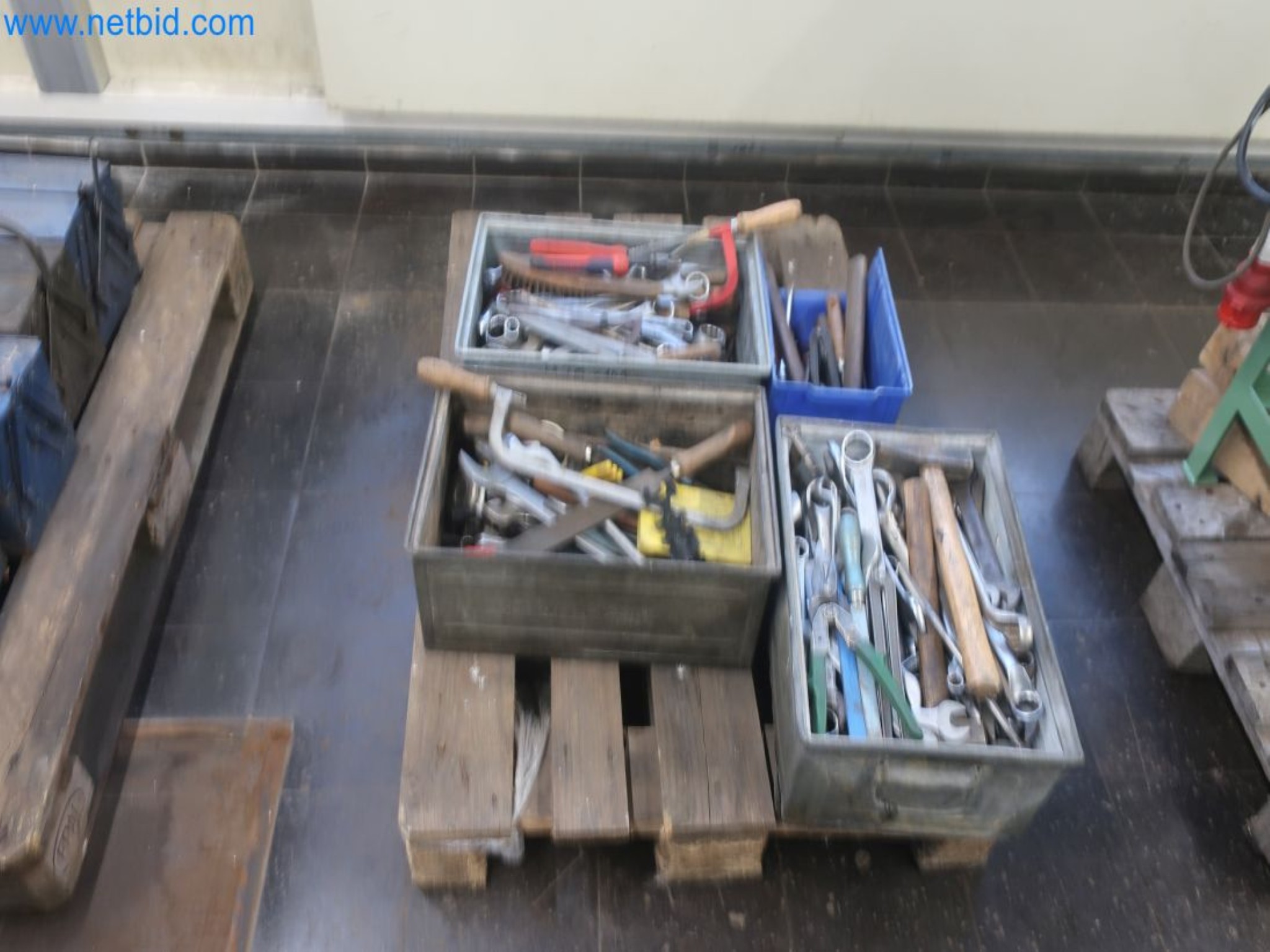 Plants for the production and storage of mineral oil products as well as input and finished products for the production of lubricants-9