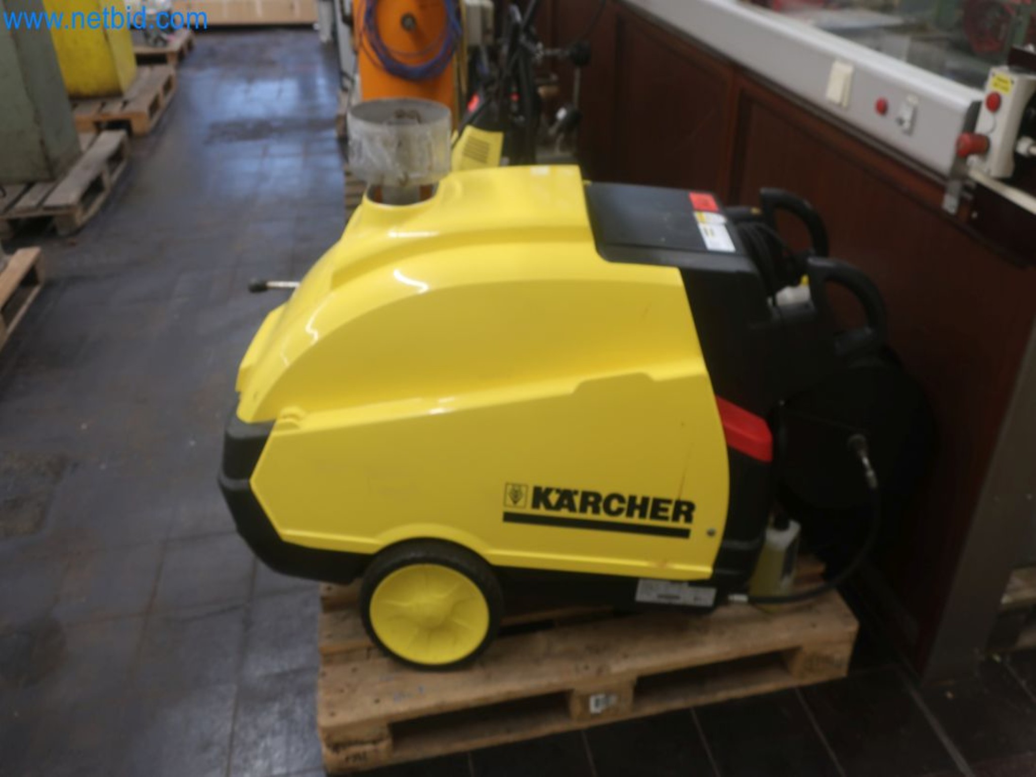 Plants for the production and storage of mineral oil products as well as input and finished products for the production of lubricants-1